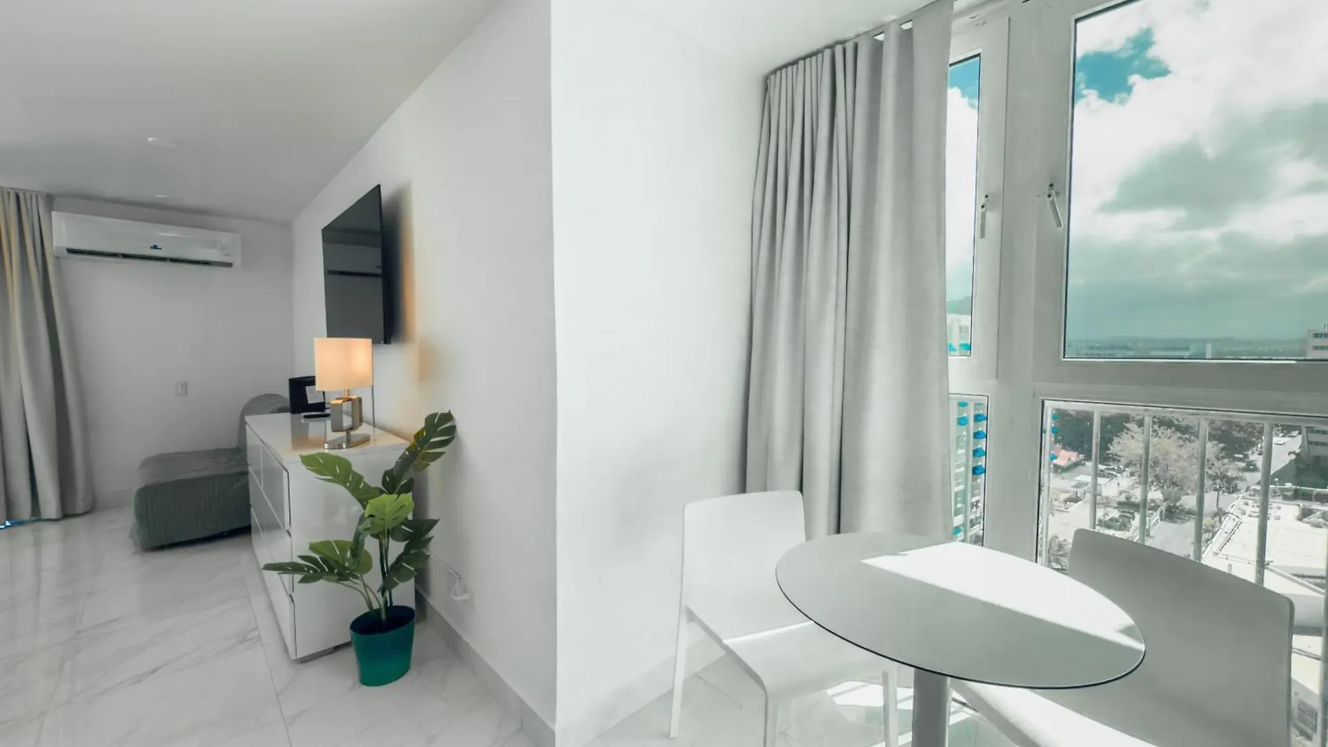 Esj Towers By Chana San Juan Aparthotel